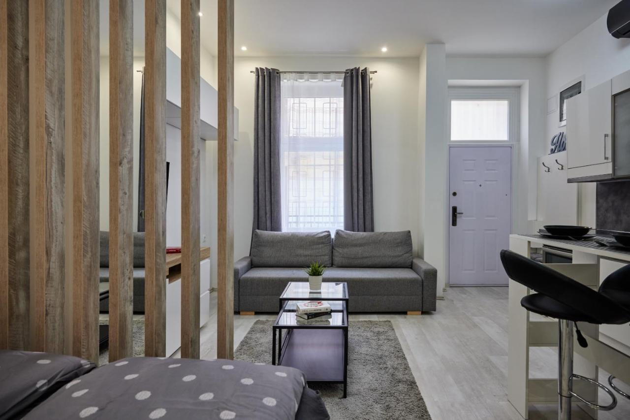 Cozy Little Apartment In Downtown Boedapest Buitenkant foto
