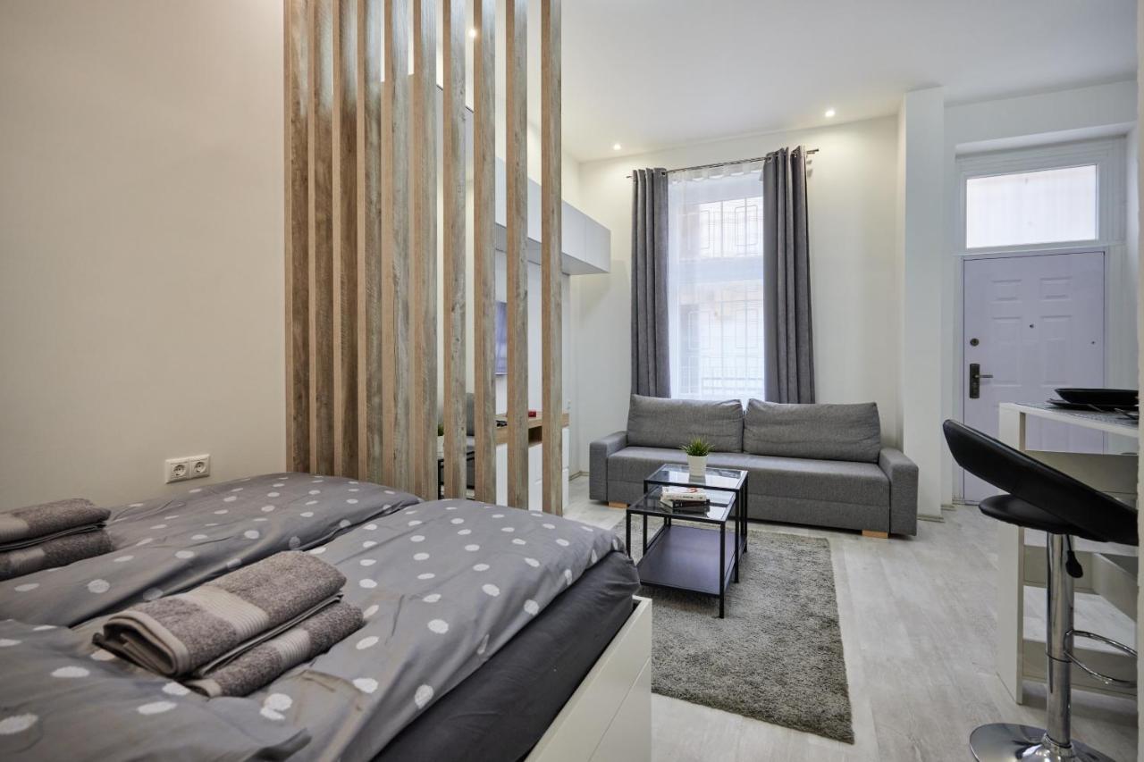 Cozy Little Apartment In Downtown Boedapest Buitenkant foto