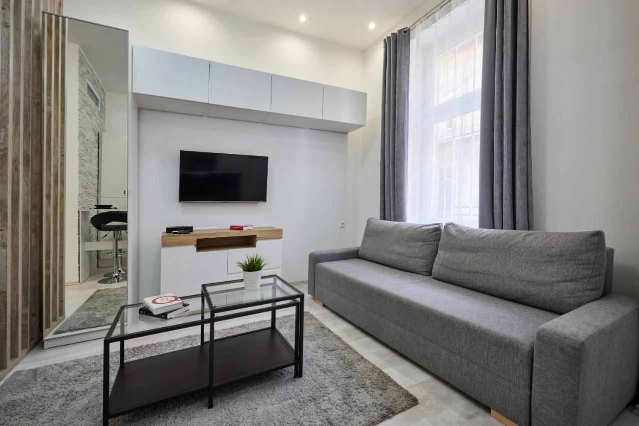 Cozy Little Apartment In Downtown Boedapest Buitenkant foto