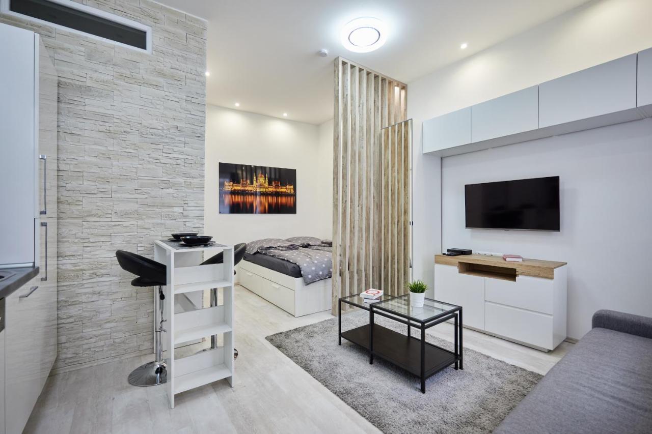 Cozy Little Apartment In Downtown Boedapest Buitenkant foto