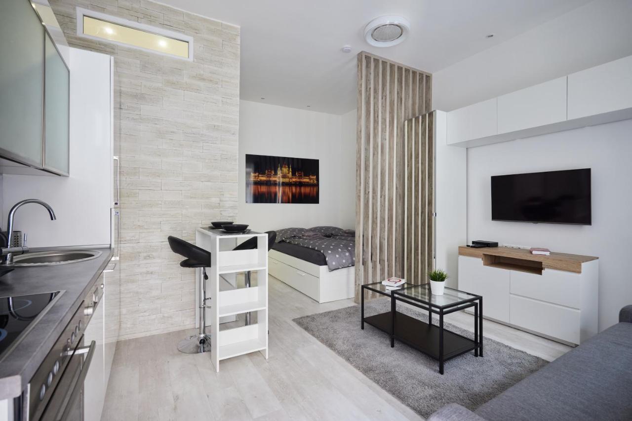 Cozy Little Apartment In Downtown Boedapest Buitenkant foto